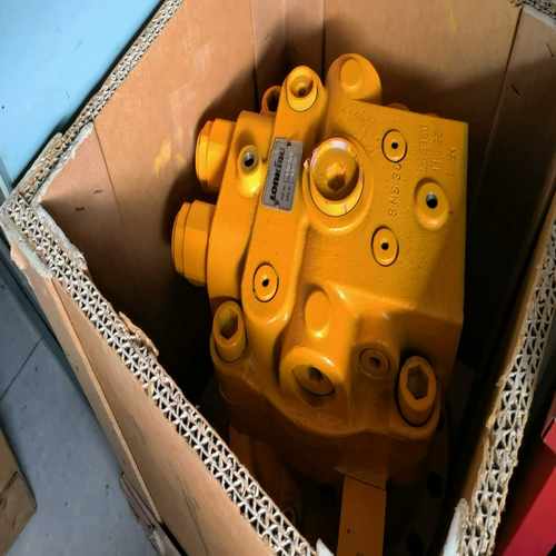 龙工挖掘机LG6360回转马达部分，库存放久了，不含运费不保（g
