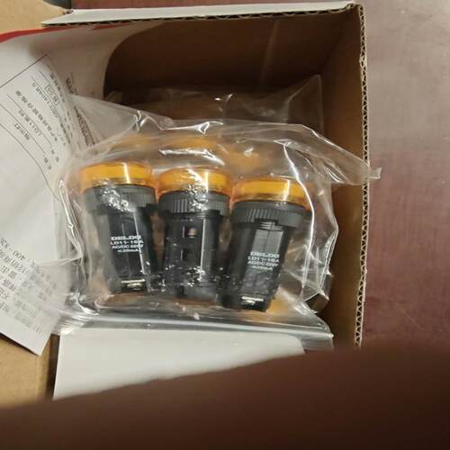 德力西LD11-16 AC  DC    220V  总共2
