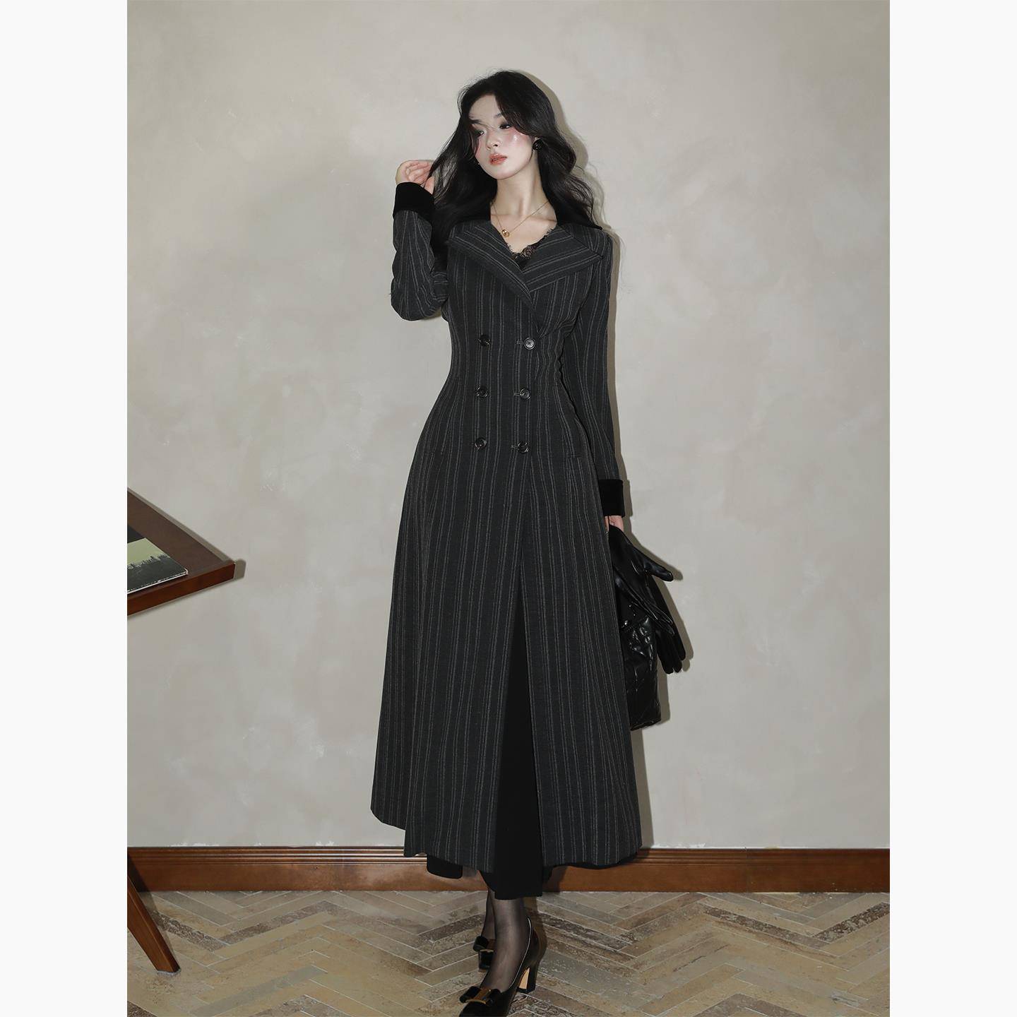 李不婉 伯爵夫人 西*后超绝收腰立体条纹拼接丝绒外套风衣大衣女