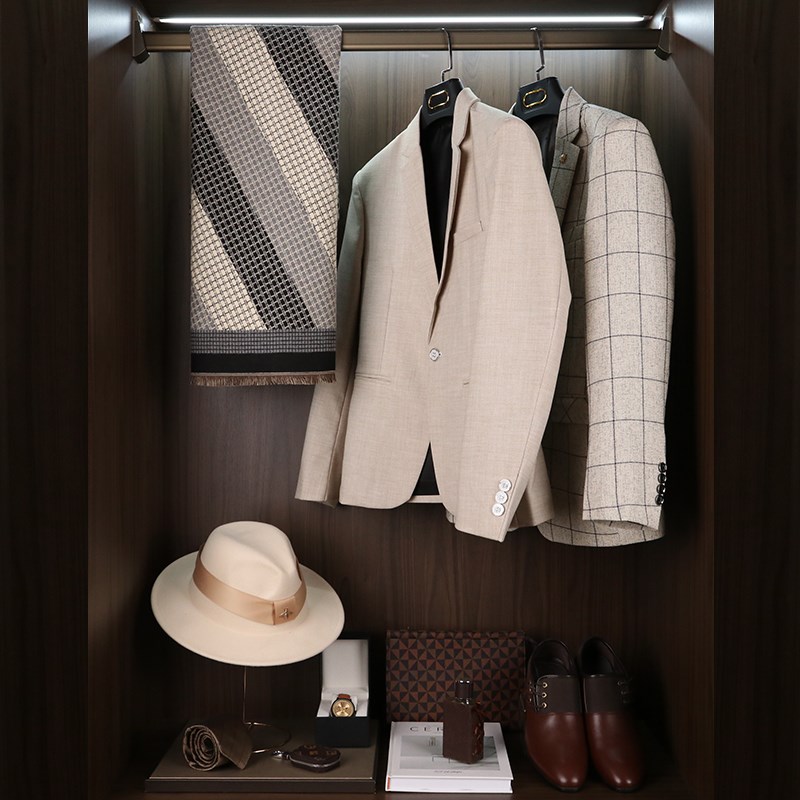 星韵软装样板房男士衣服套装卡其色主题衣柜全屋定制展厅饰品搭配