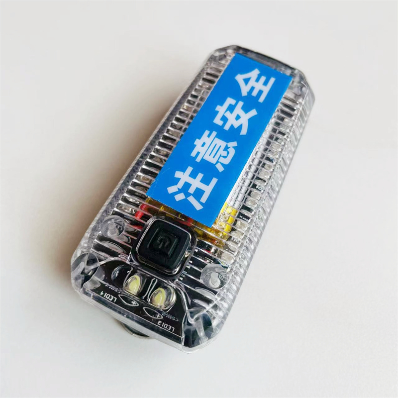 肩夹式爆闪灯夜间警示肩灯充电式保安夜跑用红蓝闪光多功能路障灯