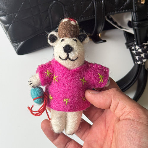 穿玫红星星裙的羊毛毡小熊挂件