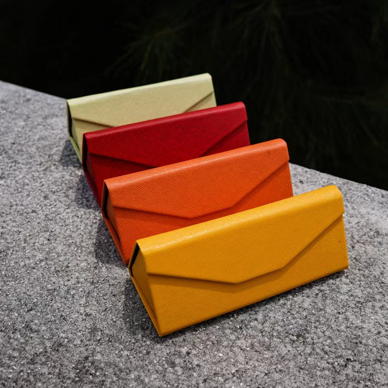 十字纹三角折叠眼镜盒