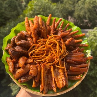 巴两两云南傣味鸡脚牛皮苤菜根混装熟食麻辣味解馋即食零食小吃