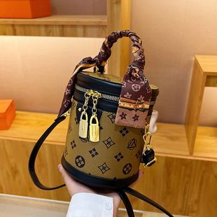 女士单肩包韩版 超软水桶包手提圆筒包运动斜跨复古洋气腋下时尚 印