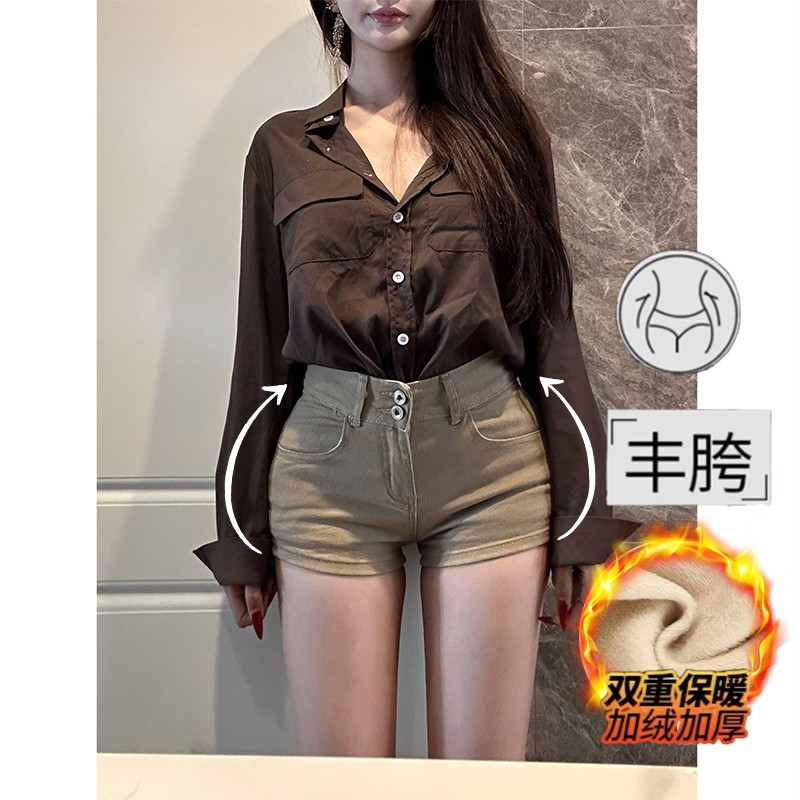 双扣丰胯加绒牛仔短裤女2024冬季新款浅卡其高腰显瘦热裤子蛮腰纪