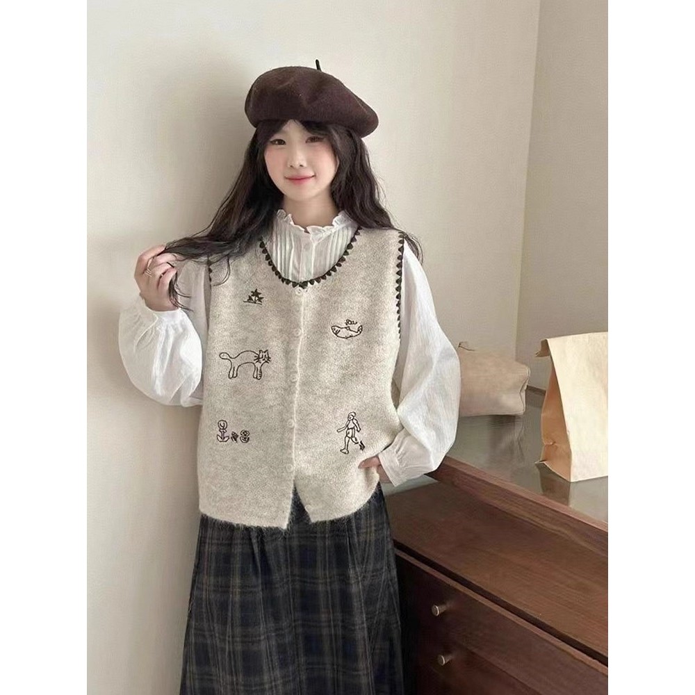 《直播间展示的是杏色》卡通刺绣减龄显瘦无袖背心针织上衣开衫女