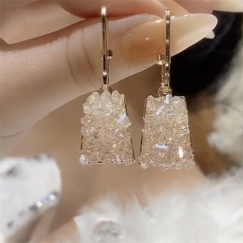 2023年新款潮轻奢水晶几何耳环女小众夸张耳坠大气高级感独特耳饰