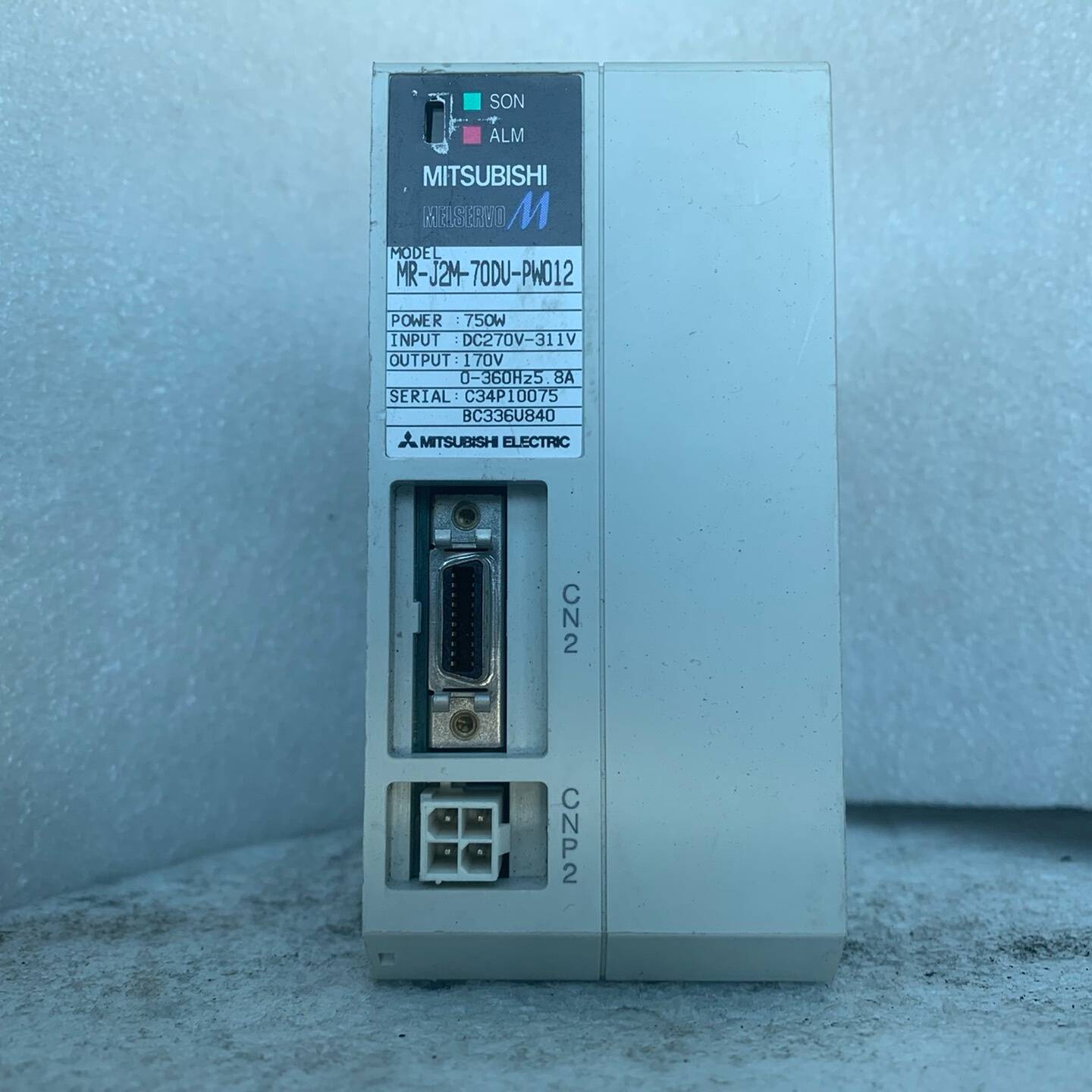 议价MR-J2M-70DU-PW012实物图，成色漂亮，适用