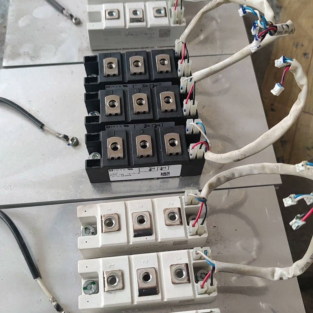 议价模块 SKKT 122/16E  9成新模块漂亮MC适用