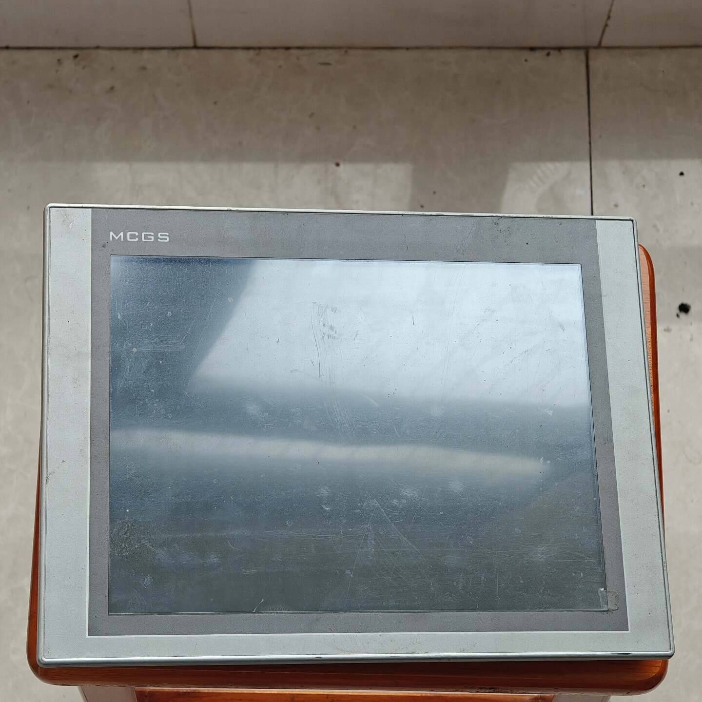 议价触摸屏，型号：TPC1271Gn-w。件，功适用