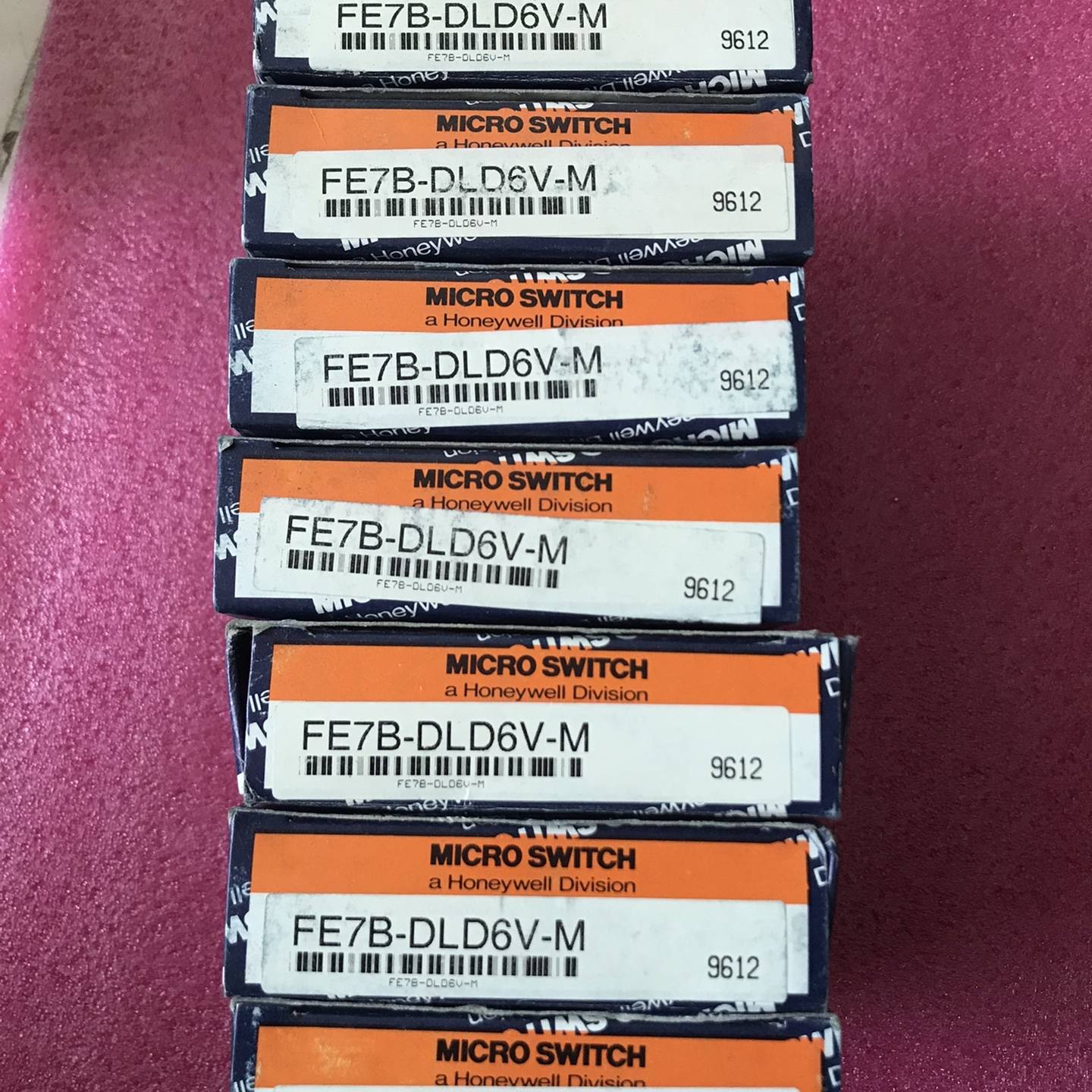 议价FE7B-DLD6V-M传感器适用