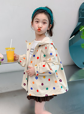女童外套春秋款2024新款小童洋气女宝宝秋装连帽上衣儿童秋季风衣