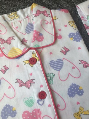 日单西松家女童家居服女宝草莓爱心春秋款翻领纯棉布套装睡衣两件