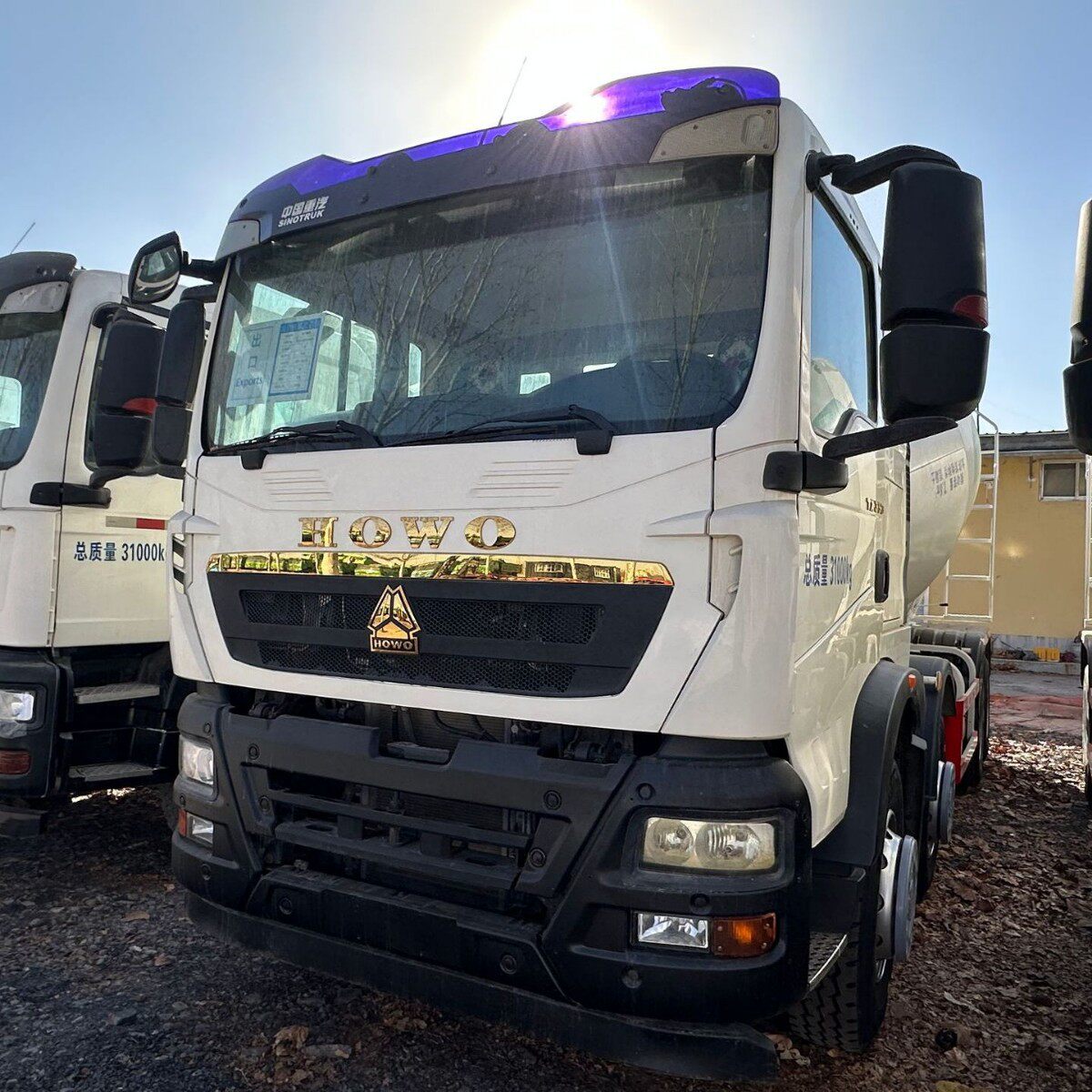 中国跨境出口豪沃徐工搅拌车潍柴340马力国五8X4搅拌卡车