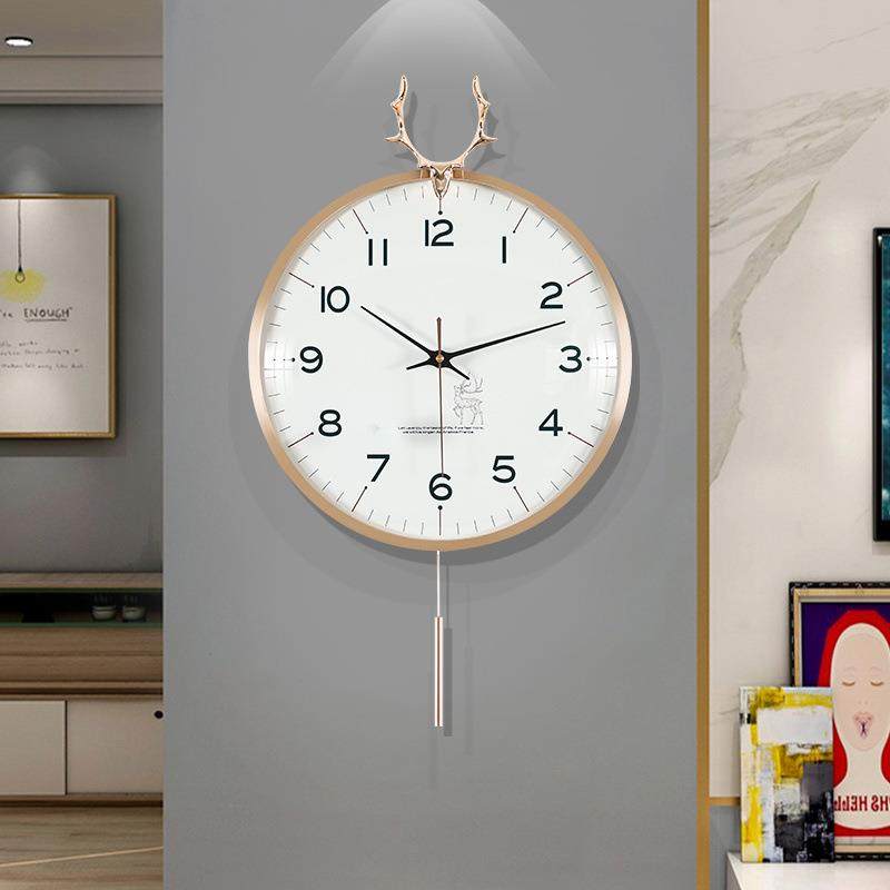北欧轻奢鹿头客厅挂钟网红现代简约时钟表家用时尚大气挂墙挂式表