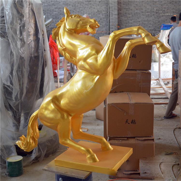 玻璃钢金色马雕塑户外仿真景观动物工艺品园林美陈摆件玻璃纤维马