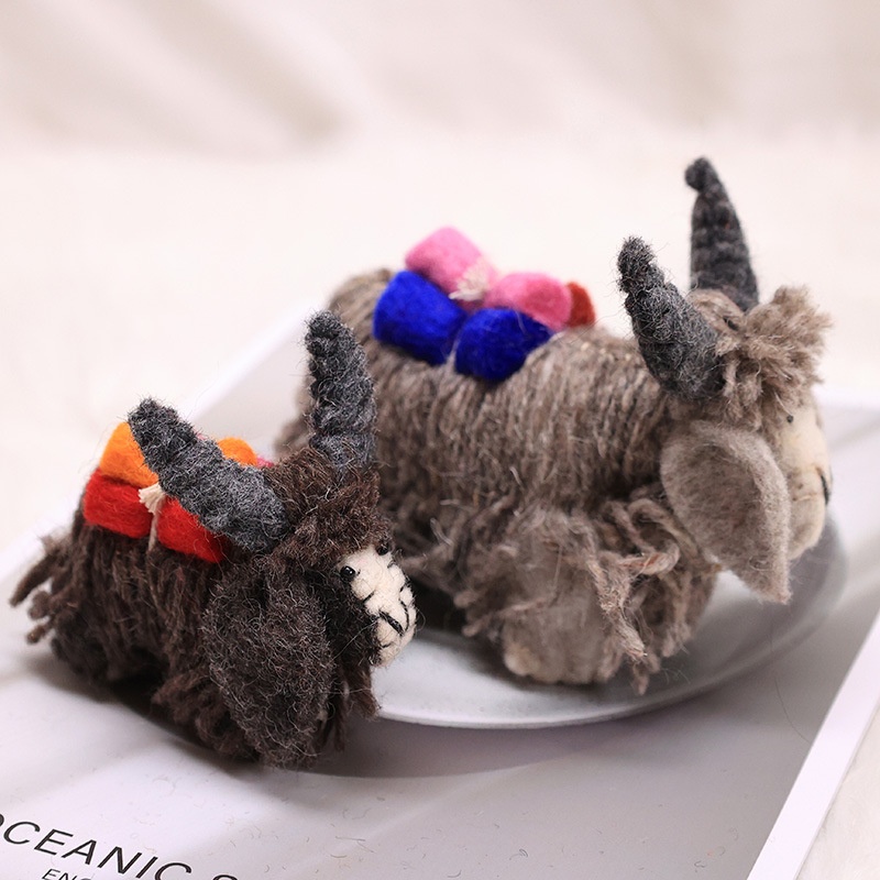 ins风可爱立体牦牛摆件玩偶包挂钥匙扣动物服装配饰配件