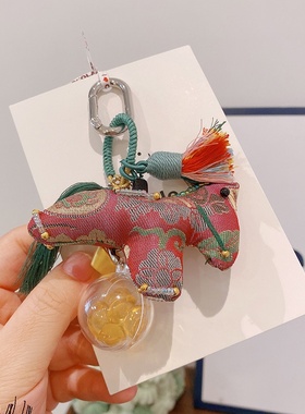 HD12147A04宋锦珠绣风小马车钥匙扣挂件马年新年包包挂饰元宝发财