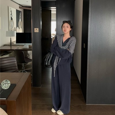 秋季简约V领宽松长袖卫衣纯色休闲高腰阔腿裤女条纹披肩三件套装