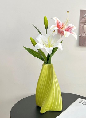 北欧风现代简约ins陶瓷花瓶百合手感仿真花旋转创意插花艺术摆件