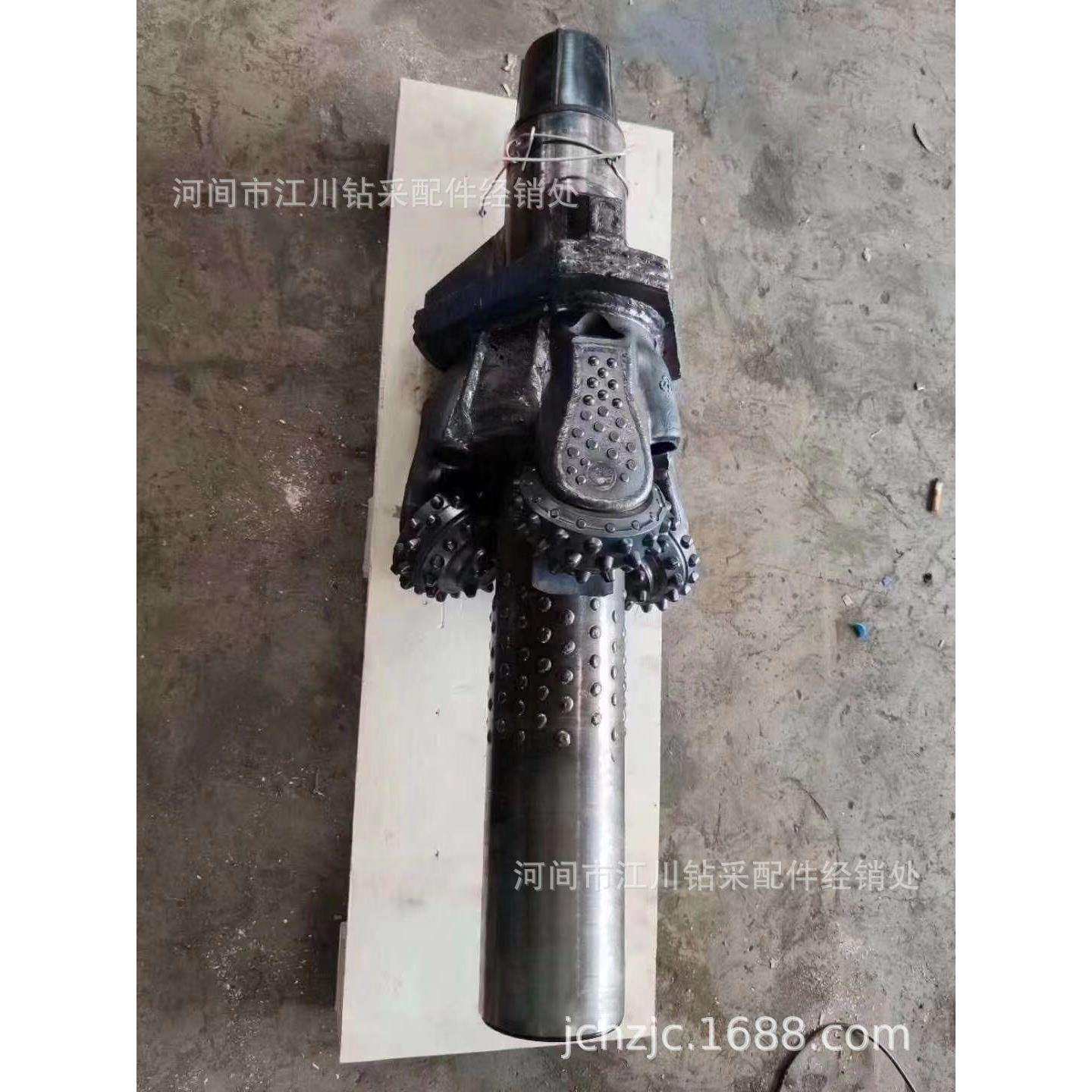 岩石扩孔器非开挖钻头非开挖牙轮导向钻头泥浆马达碳棒仓