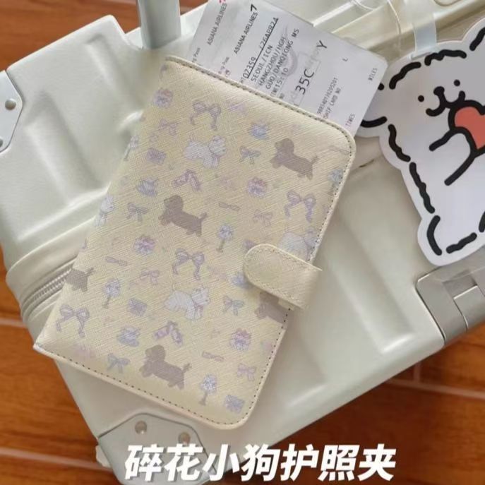碎花小狗护照夹可爱多功能女生卡包机票证件出国收纳包
