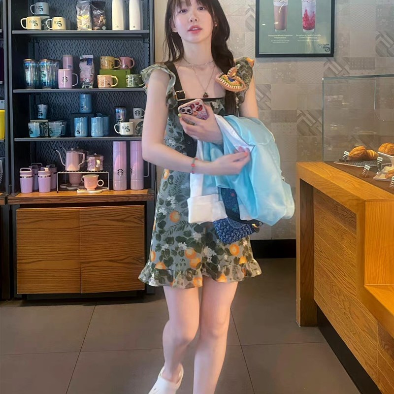 reformatio*法式田园短裙 2022年早春新款方领荷叶边碎花连衣裙女