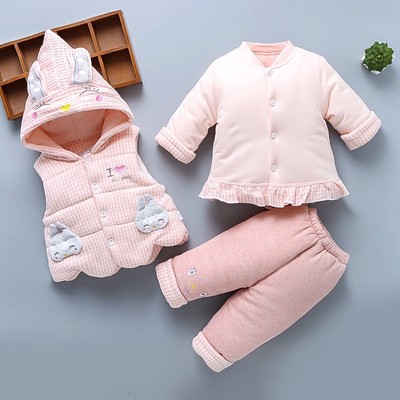 0一1岁半女宝宝秋冬装外套婴儿衣服冬季加厚棉服袄三件套装外出款
