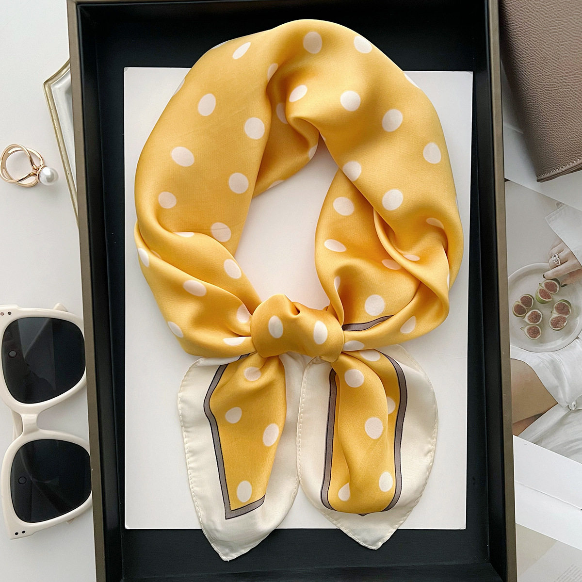 春夏新款简约波点小方巾仿真丝丝巾女日韩甜美百搭职业装饰小领巾