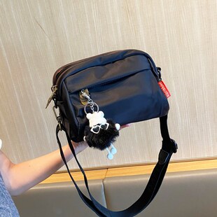 男女超轻休闲包经典百搭多夹层防水黑色斜挎包2025日系轻巧单肩包