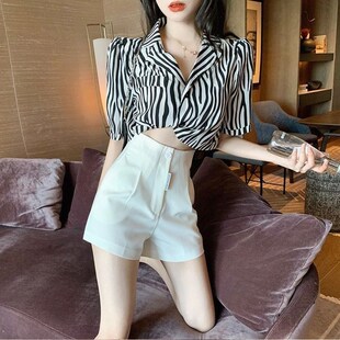 套装女夏2025新款气质显瘦百搭高腰西装短裤+白色斑纹上衣两件套