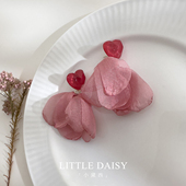 「小黛西」超仙粉色爱心花朵耳环度假风甜美森系布艺花瓣流苏耳饰