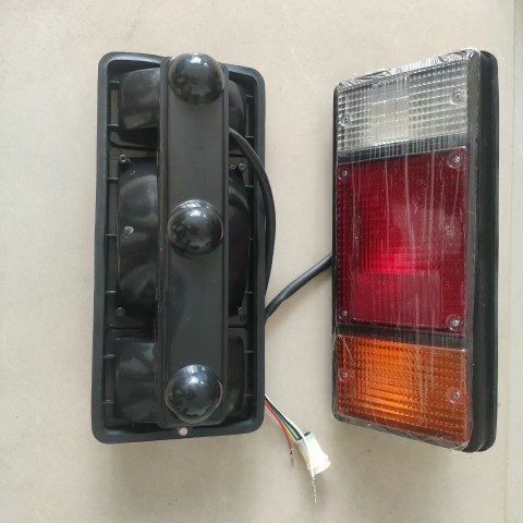 新款老款牧神尾灯收割机刹车倒车灯农用车灯12V24伏车灯