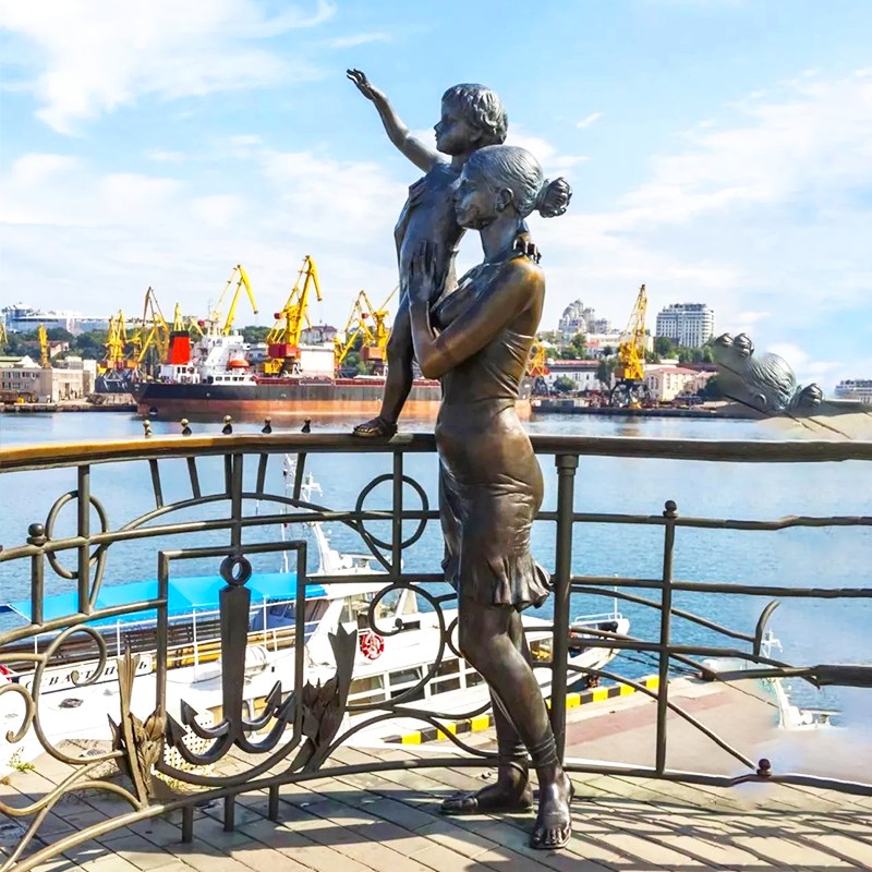 小孩滨海旅游景区雕塑户外广场摆件玻璃钢仿铸铜雕塑加工定制厂家