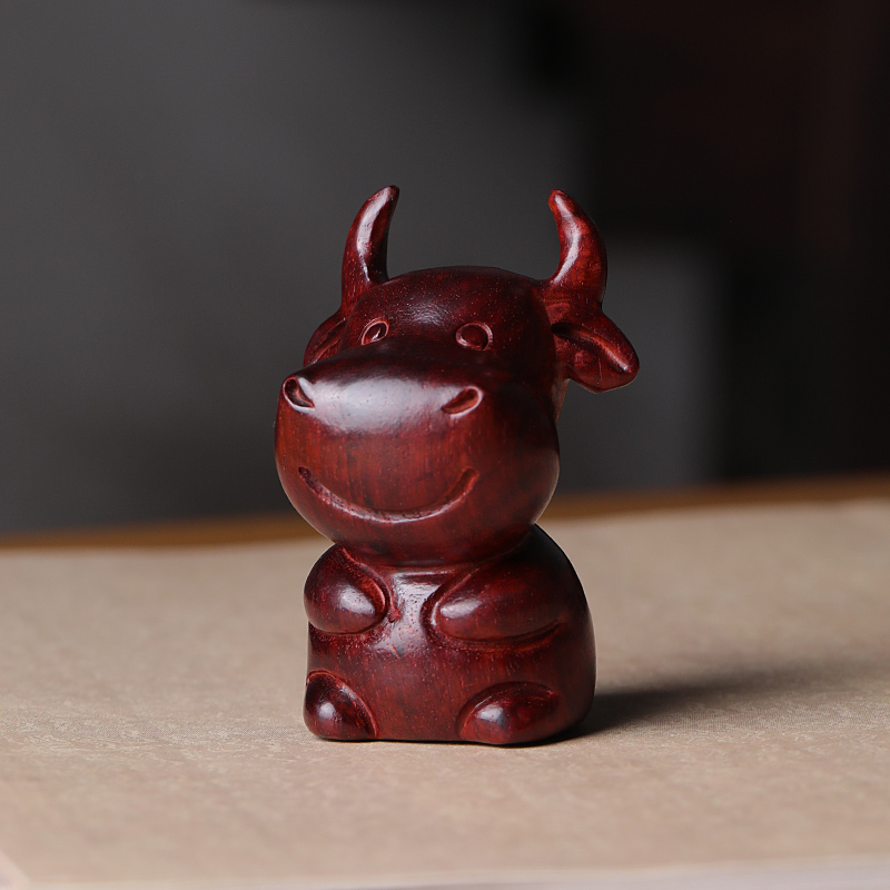 本命年生肖牛扭转乾坤天然紫檀木手把件木雕实木可爱萌牛年小摆件
