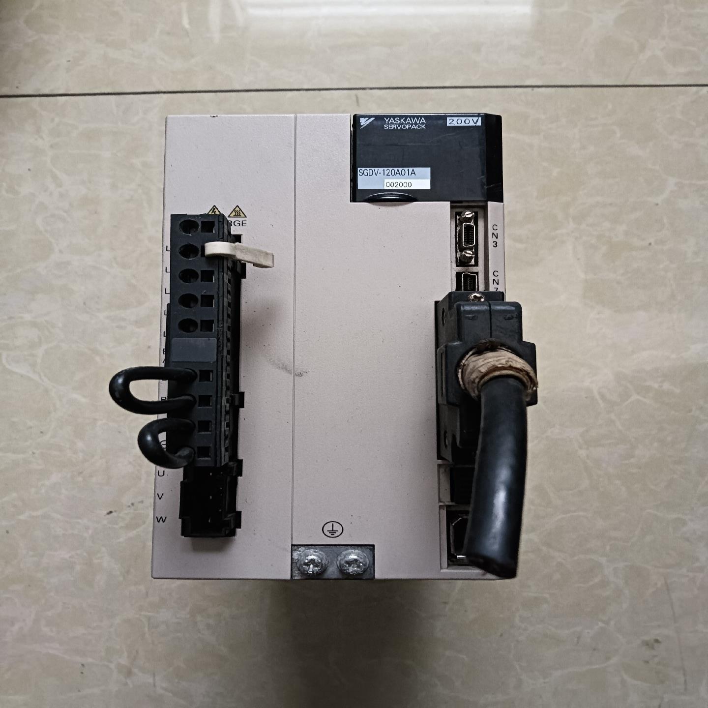 SGDV-120A01A002000安川驱动器，成色如图（子云设备）