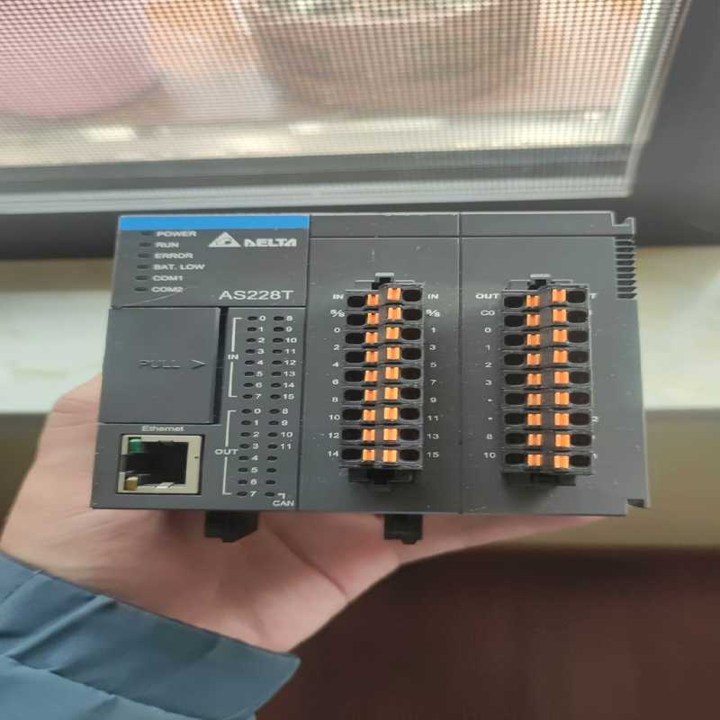 台达AS228T-A主机，功能正常，端子齐全，实物图。