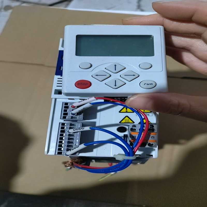 伦茨 E84AVSCE3712VX0。的功能正常成色很新【卡奥电子】