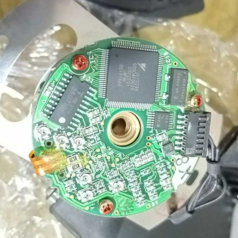 【星慕电子】【议价】安川编码器utsih-b17cc、。