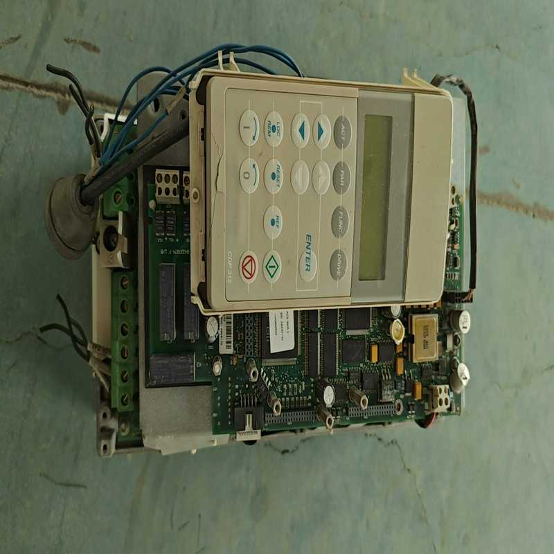 ACS800-01-0005-3+P901 ABB变频器~议价