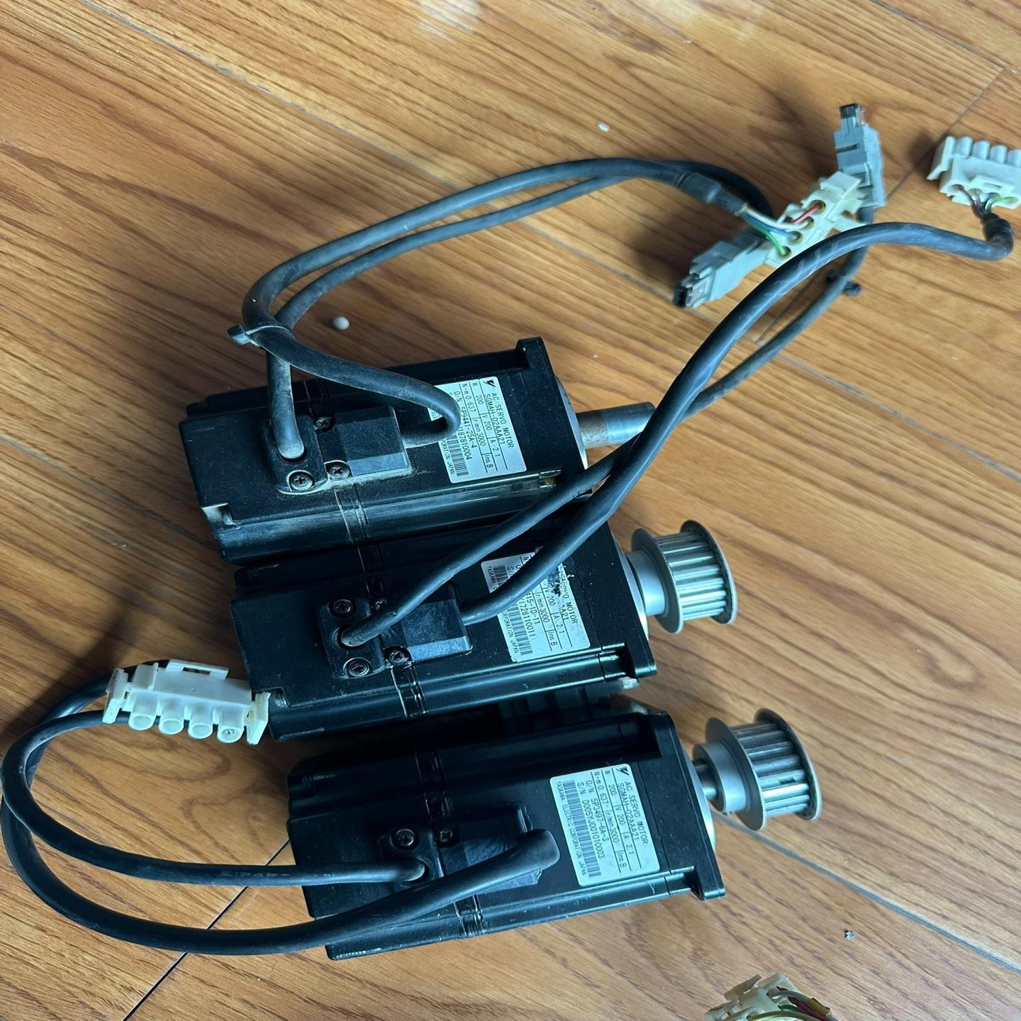 (询价)安川SGMAH-02AAA21伺服电机 200W，货，成