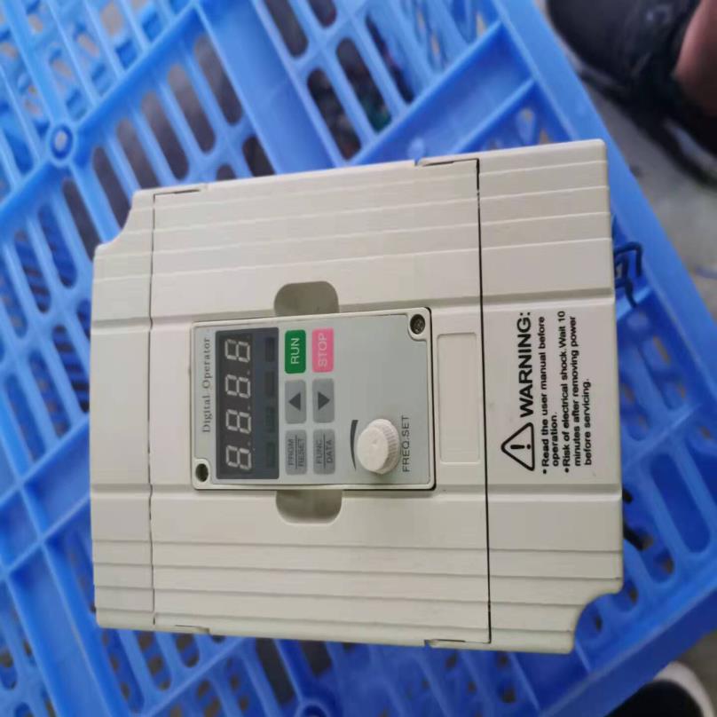 【议价】变频器KC-MD2S-0015GA成色如图功能包好