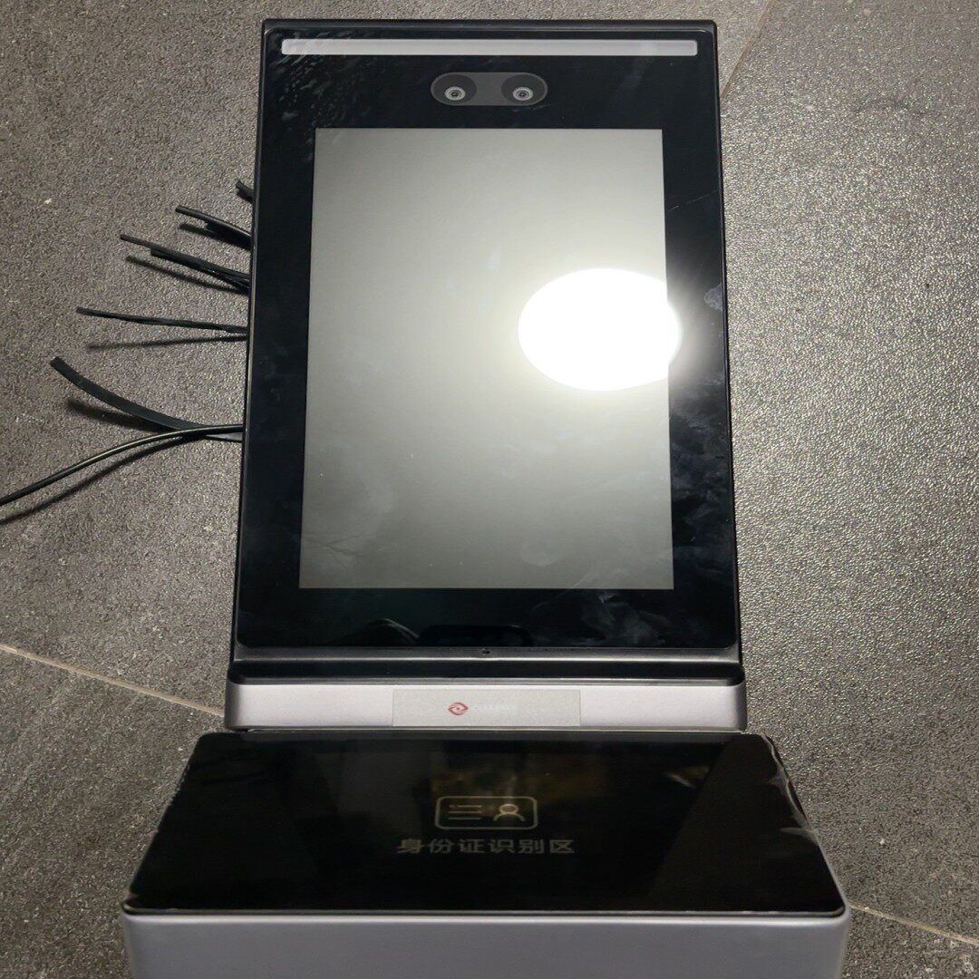 云从科技 人证识别终端。内置模块：DS-K1F1110-【鑫鑫商铺】