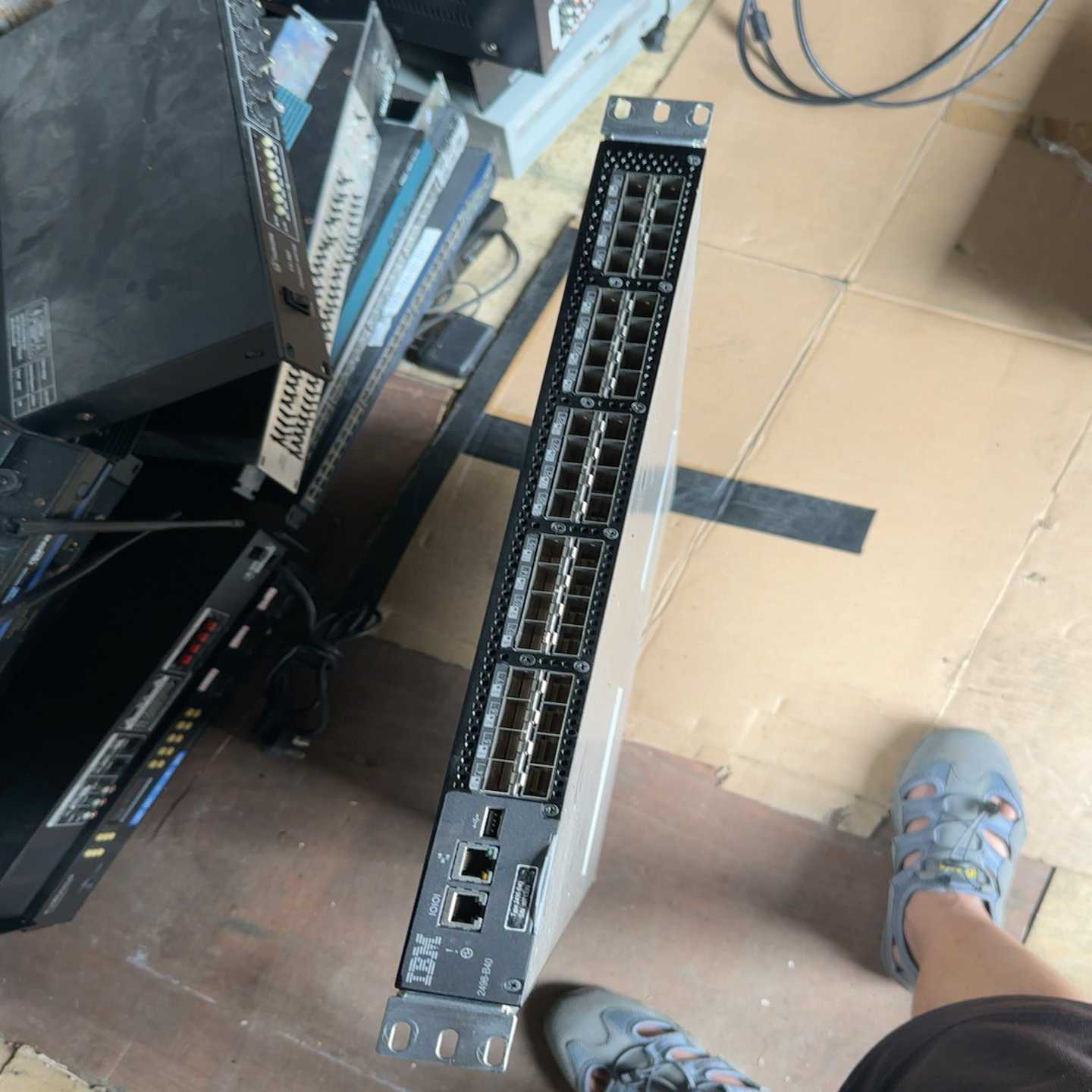 IBM2498-B40光纤交换机满8GB模块40端口【博航商行】