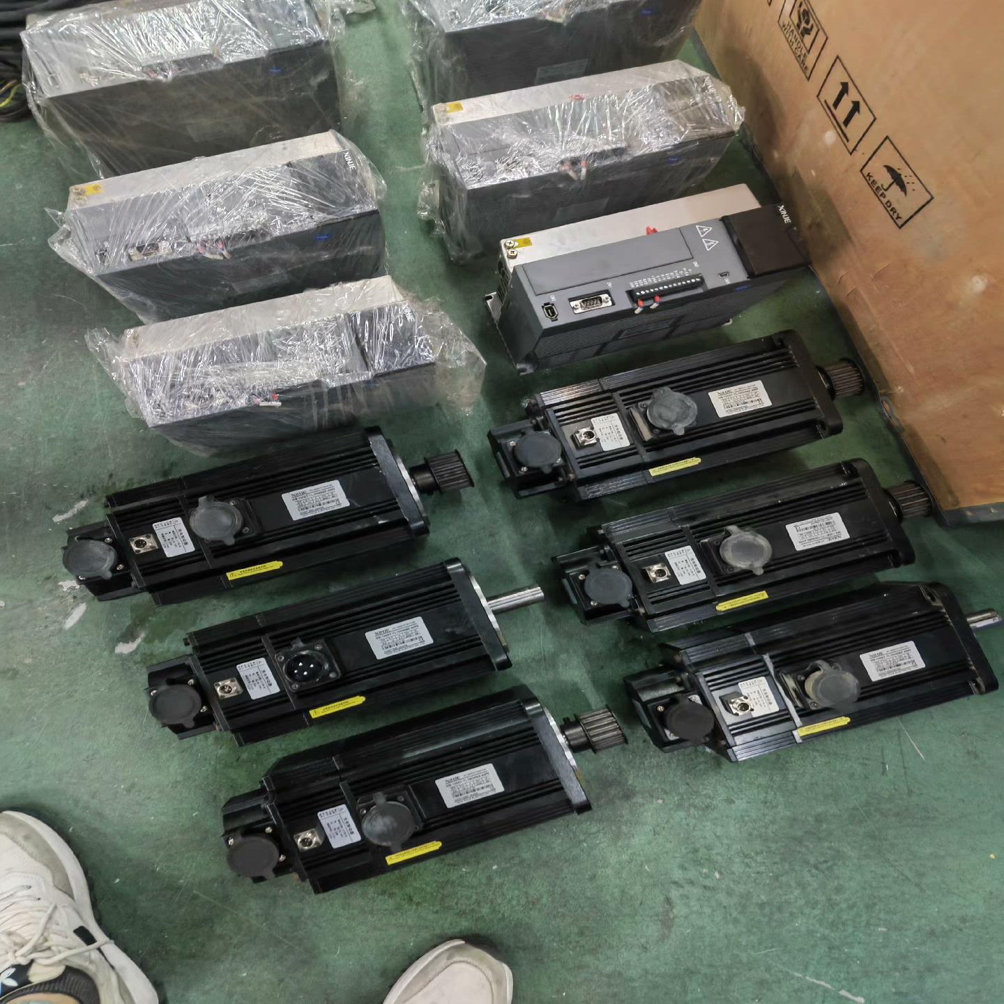 议价信捷3KW伺服电机带刹车，驱动：DS5E-43P0-PTA
