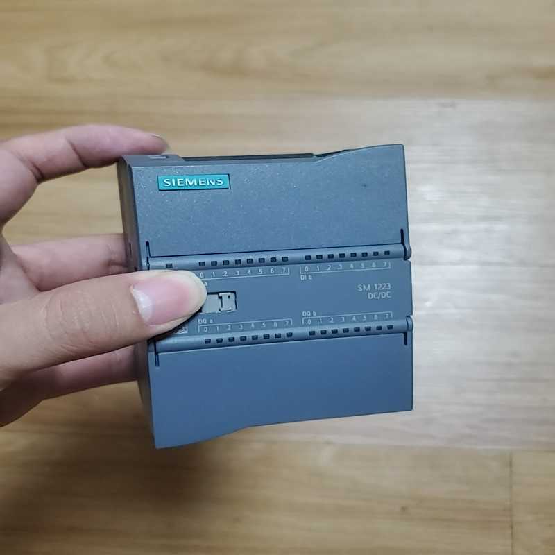 询价~6es7 223-1bl32-0xb0裸机一个 未使用