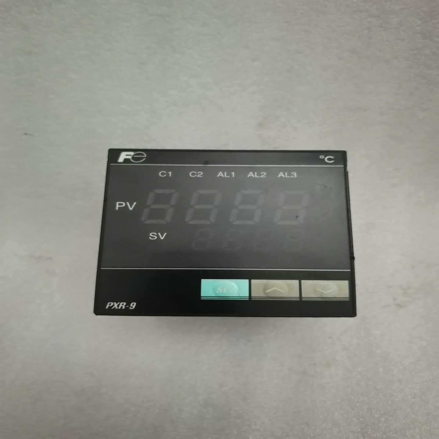 询价~温控器PXR9TCY1一GW000一C通电见图，