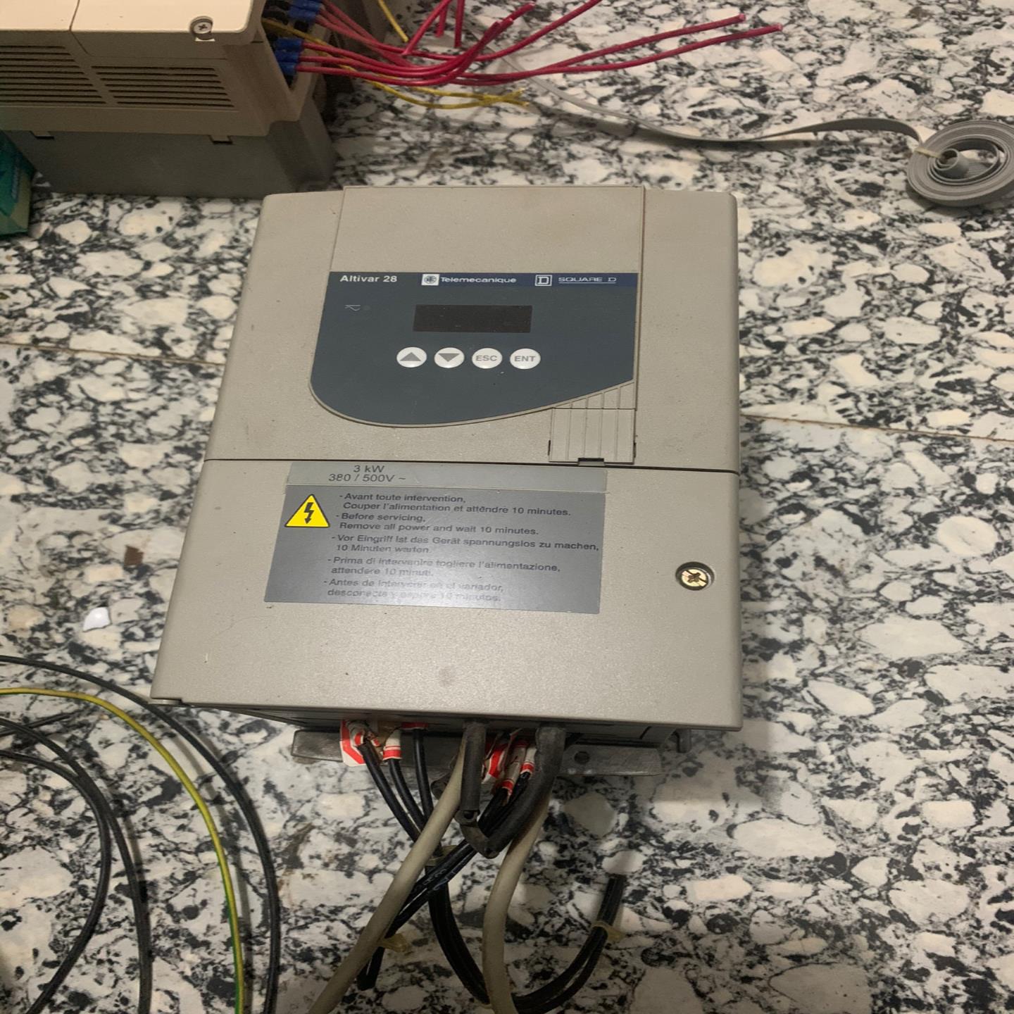 ATV28变频器ATV28HU54N4 成色新~询价
