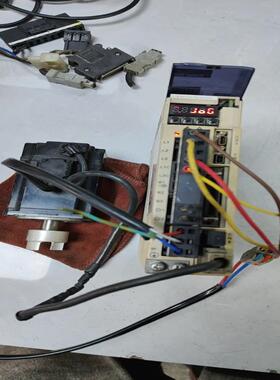 议~安川伺服电机400W，SGMJV-04ADC6S，安川伺服电